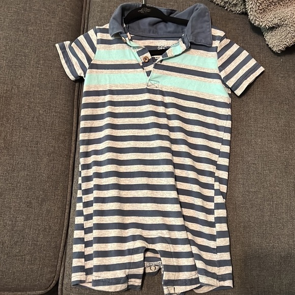 4 Onesies 18-24 mos - Picture 3 of 5